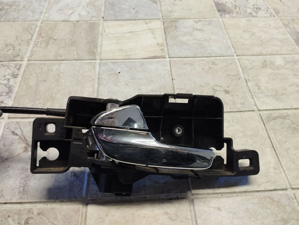 Front door interior handle – Ford S-MAX (2006-2015)