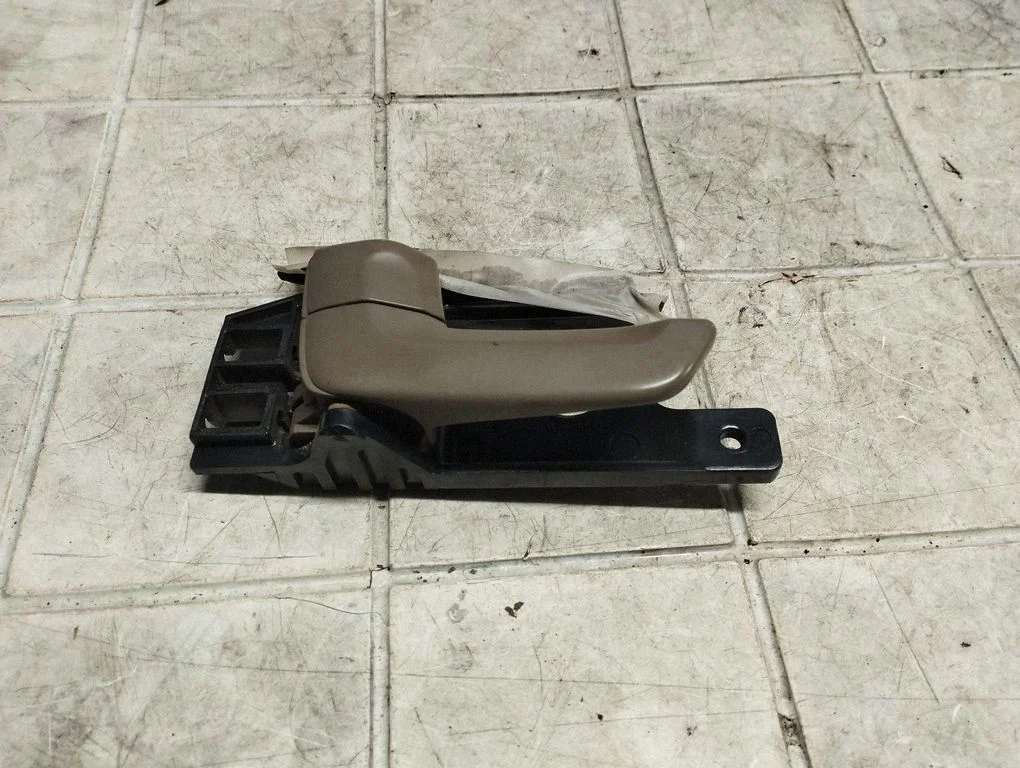 Front door interior handle 826131F000