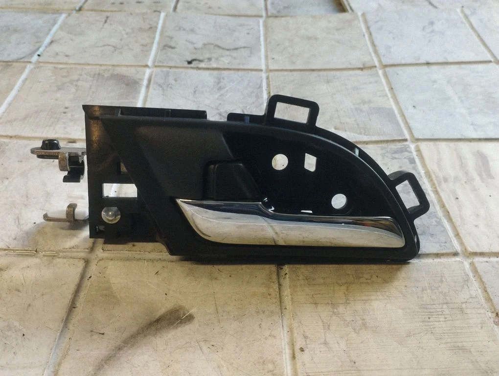 Front door interior handle – Honda CR-V (2007-2012)