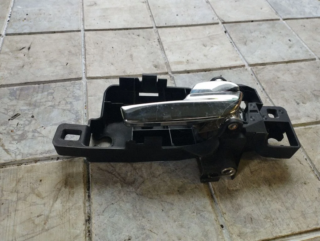 Front door interior handle 6M21U22600
