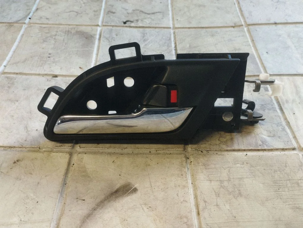 Front door interior handle – Honda CR-V (2007-2012)