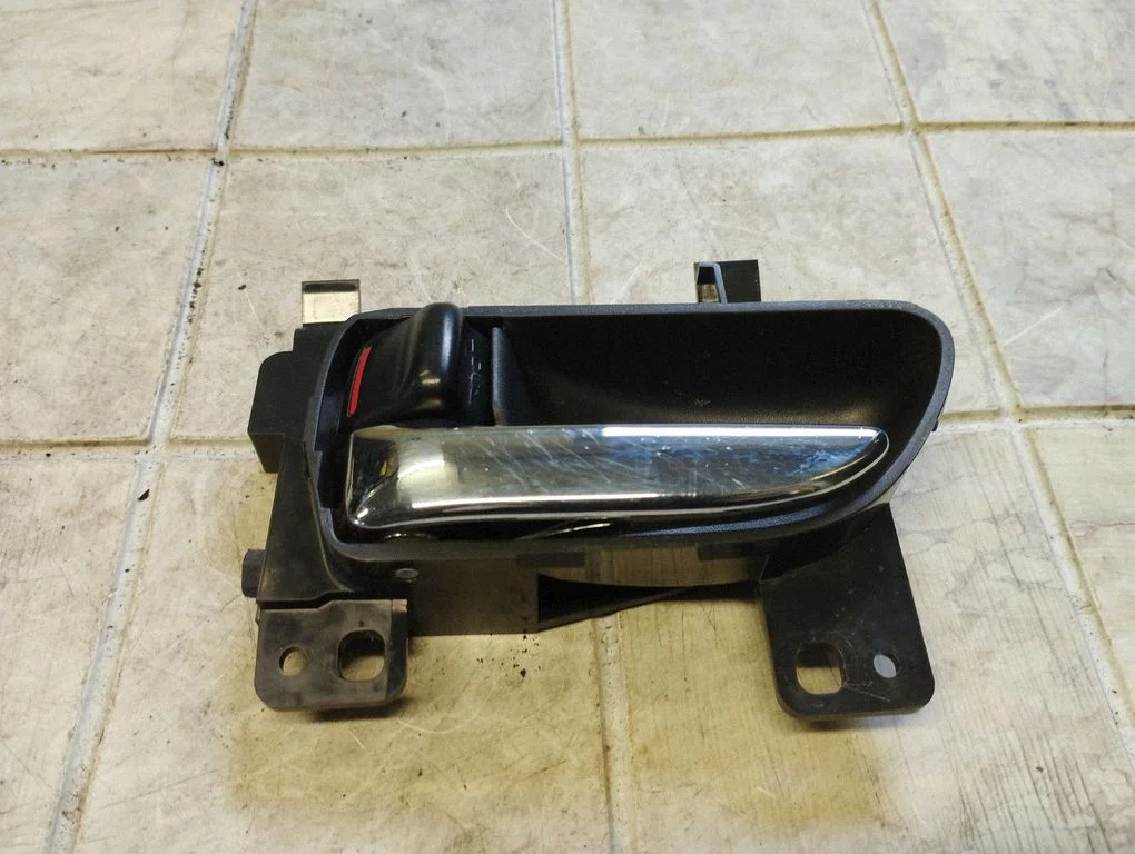 Front door interior handle – Subaru Outback (2009-2014)