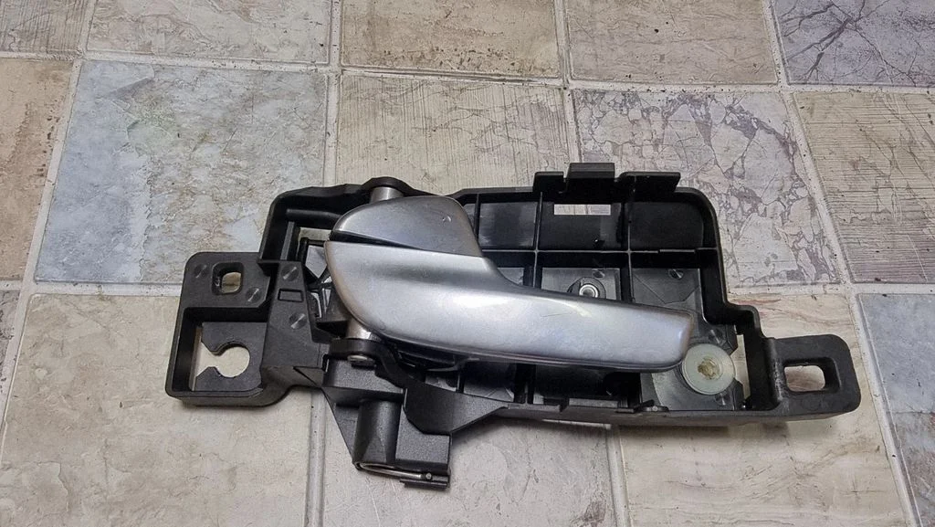 Front door interior handle 6M21U22601