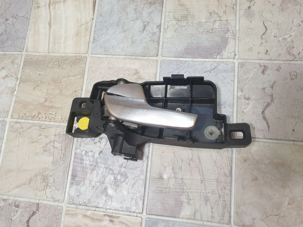 Front door interior handle – Ford Mondeo MK IV (2007-2014)