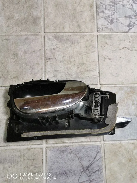 Esiukse sisemine käepide – Peugeot 307 (2001-2005)