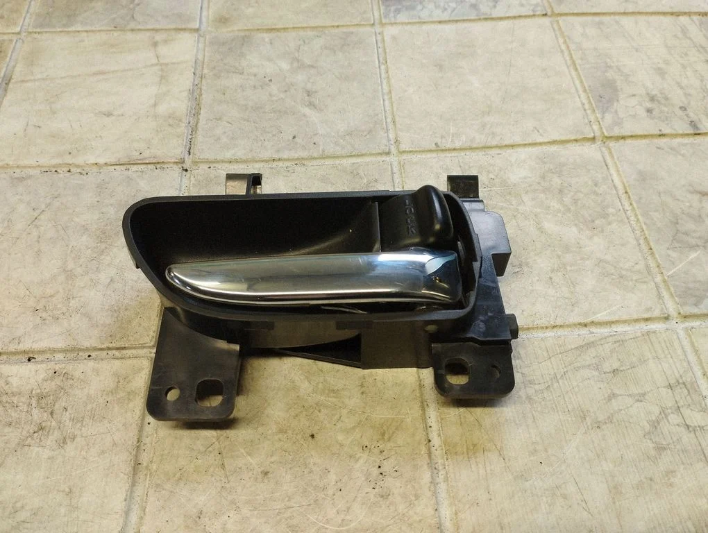 Front door interior handle – Subaru Outback (2009-2014)