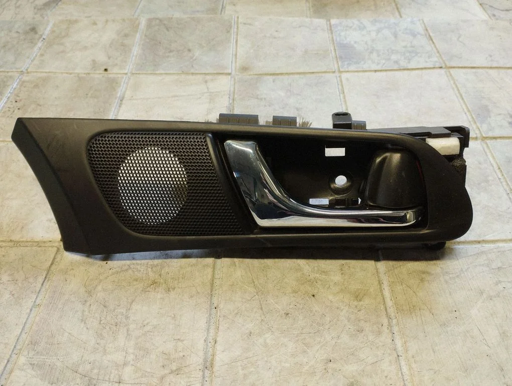 Front door interior handle – Subaru Outback (2007-2009)