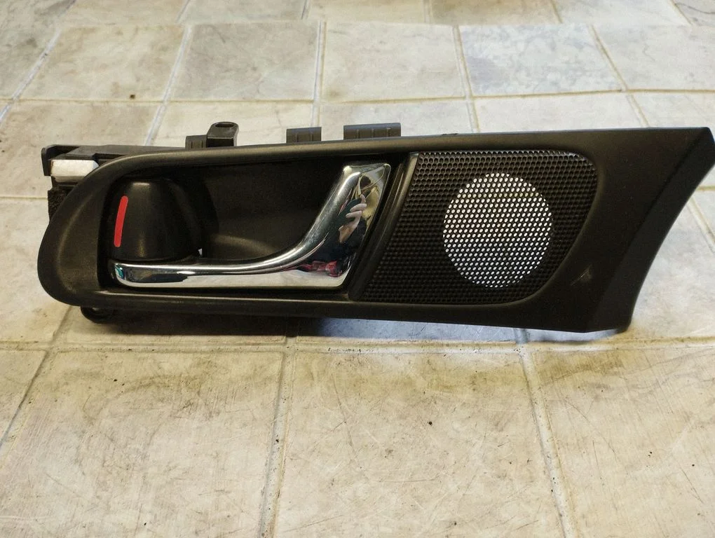 Front door interior handle – Subaru Outback (2007-2009)