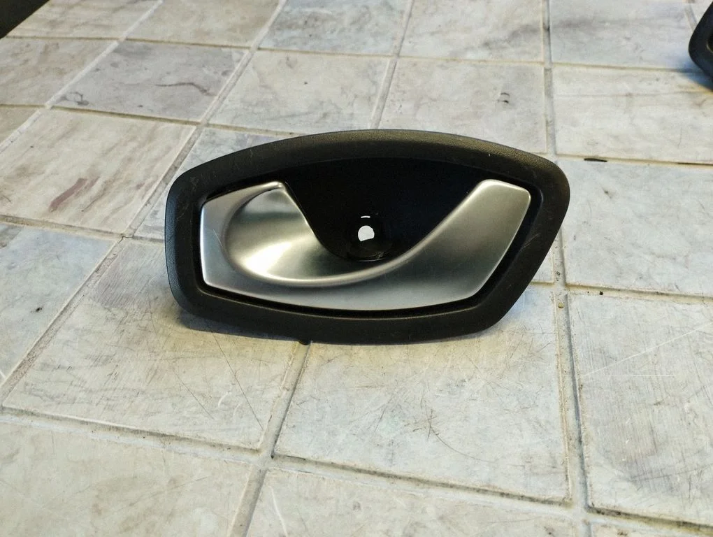Esiukse sisemine käepide – Renault Megane III (2009-2016)