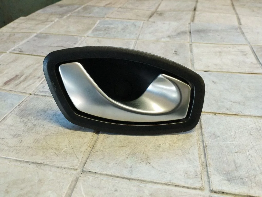 Esiukse sisemine käepide – Renault Megane III (2009-2016)