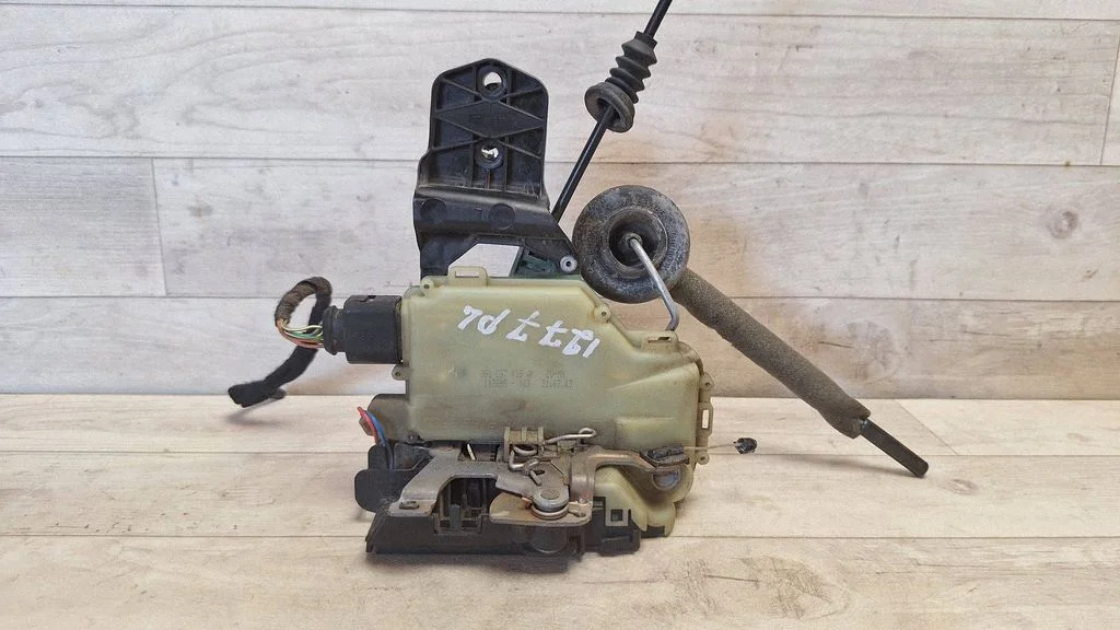 Front door lock 3B1837015AK