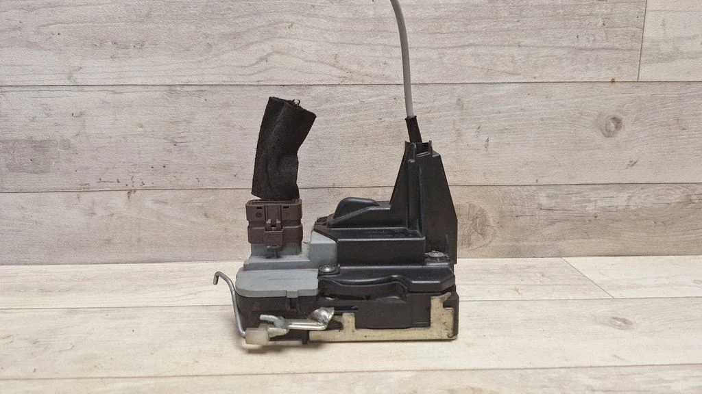 Front door lock – Peugeot 307 (2005-2008)