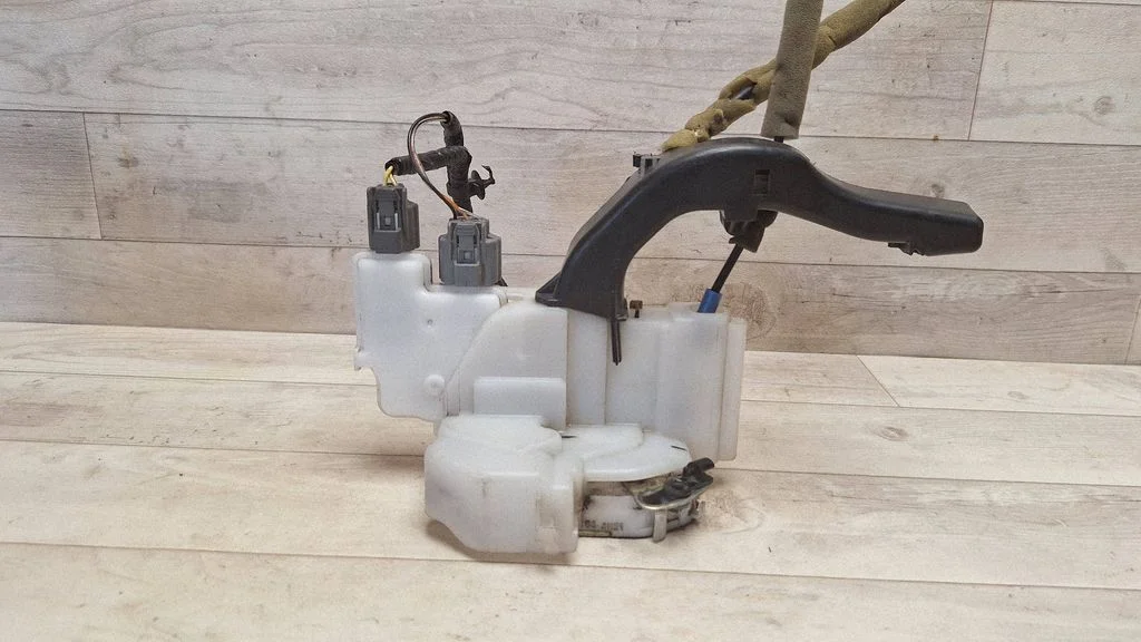 Front door lock – front left