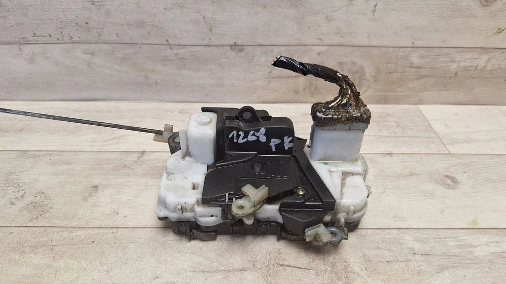 Front door lock – front left