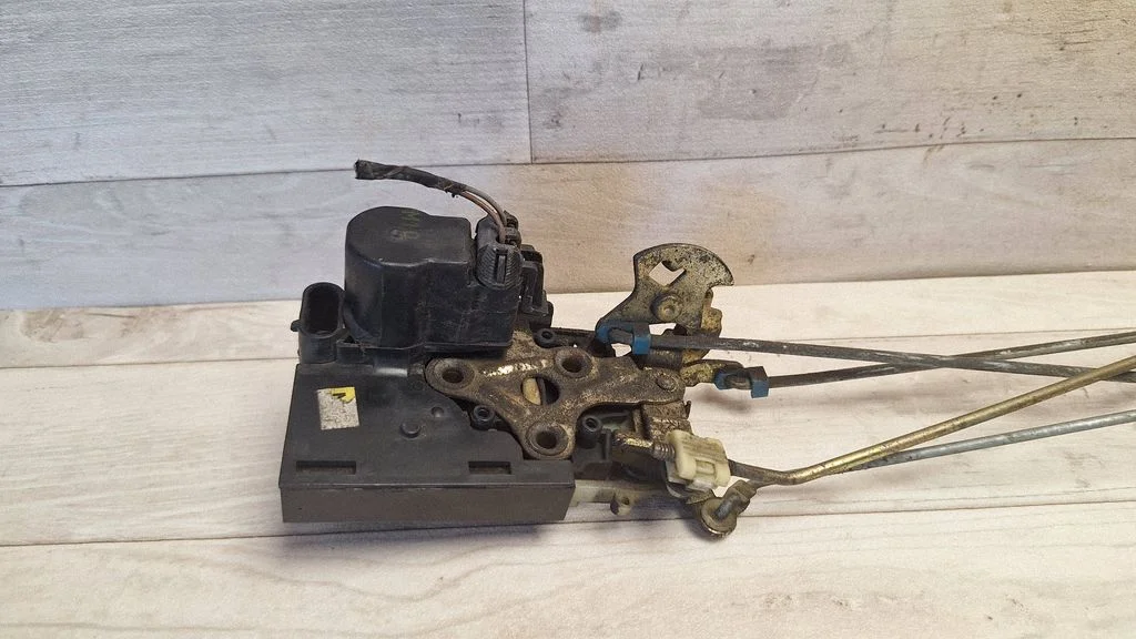 Front door lock – front right
