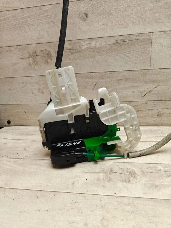 Front door lock 813103Z030
