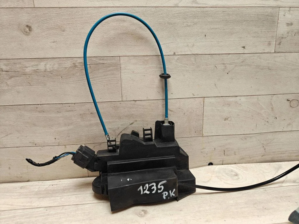 Front door lock 51823815