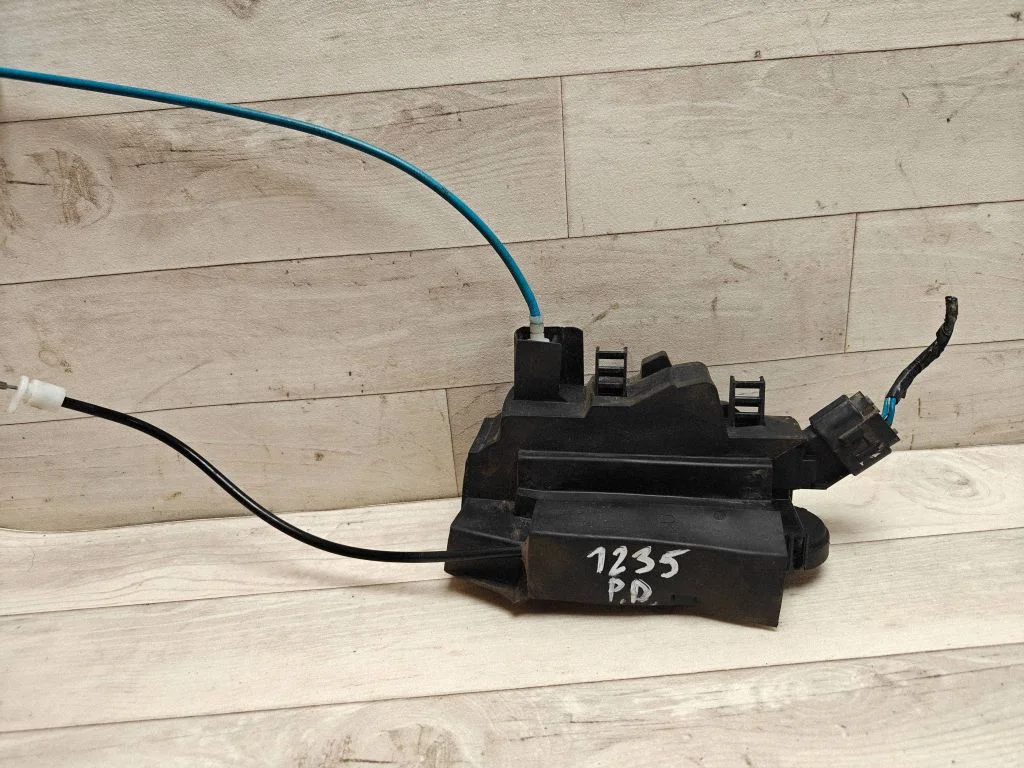 Front door lock 51825964