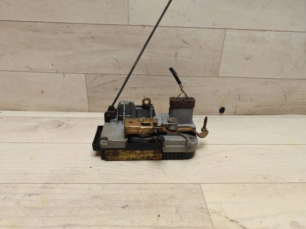 Front door lock – front left