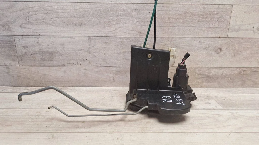 Front door lock – front right