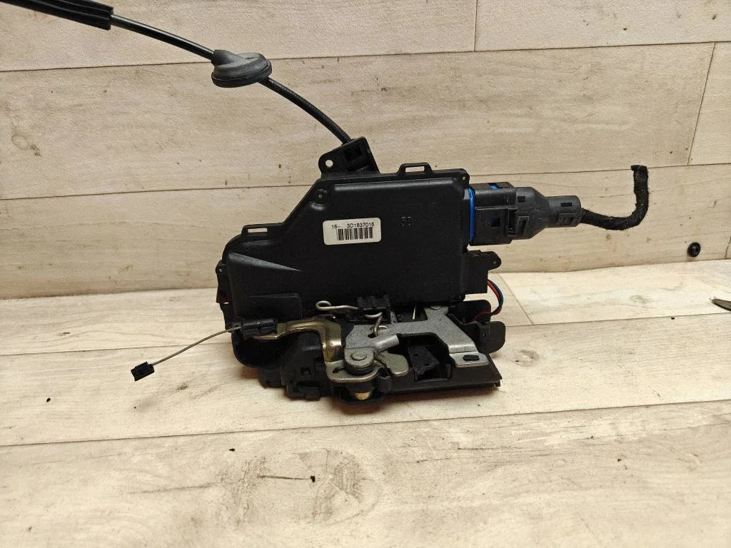 Esiukse lukk 3D1837016