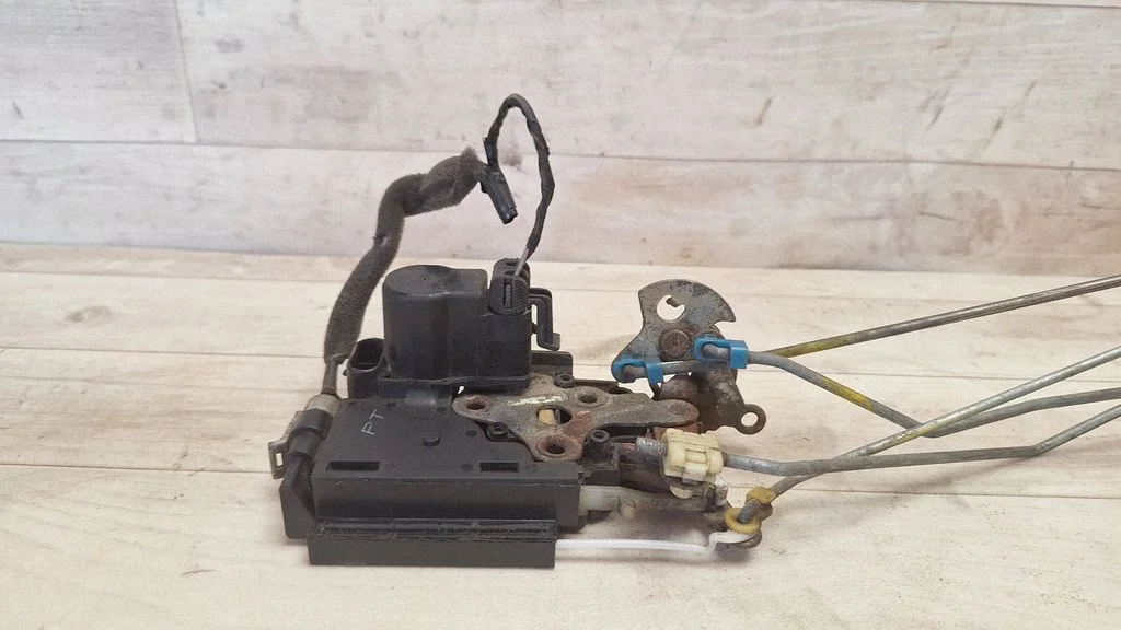 Front door lock – front right