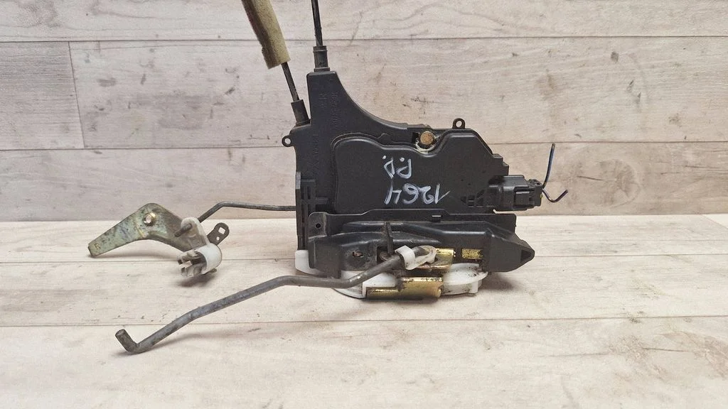 Front door lock – front right