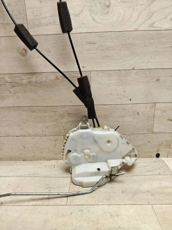 Front door lock – front right