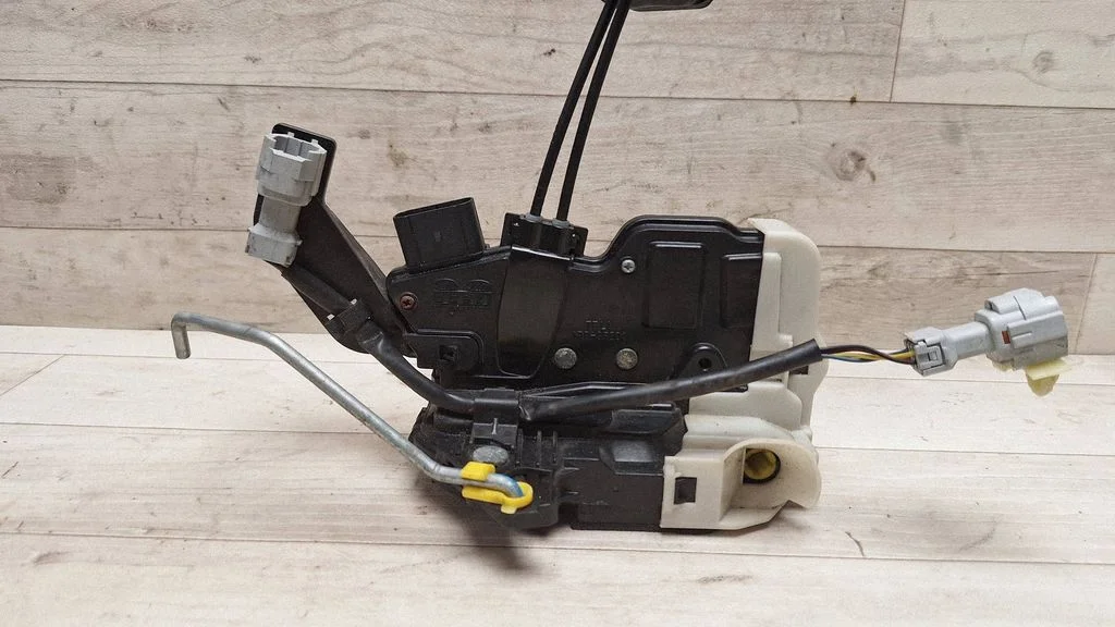 Front door lock A045777