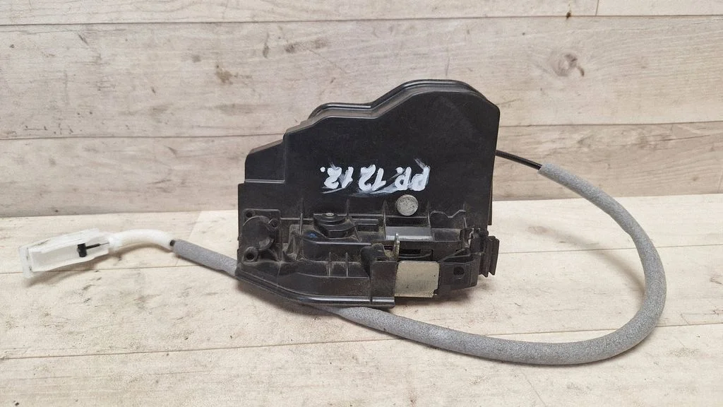 Front door lock – BMW X3 E83 (2003-2010)