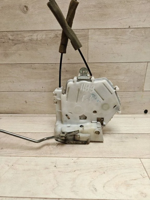 Front door lock – front right