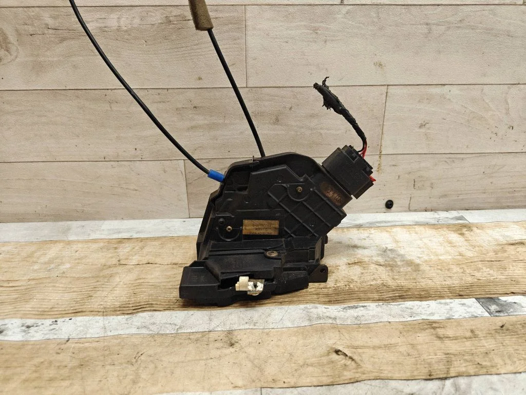 Front door lock BN8F58CC64