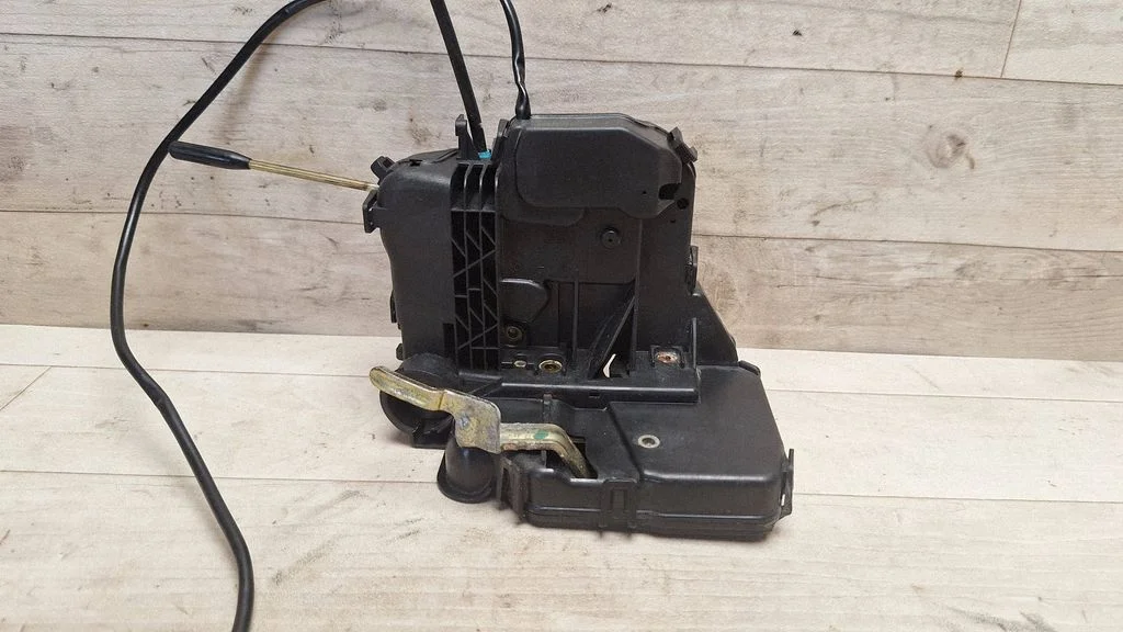Front door lock 004138112635