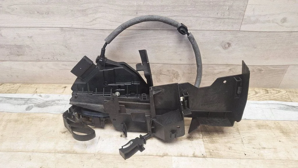 Zamek drzwi przednich BM5AA21813AE