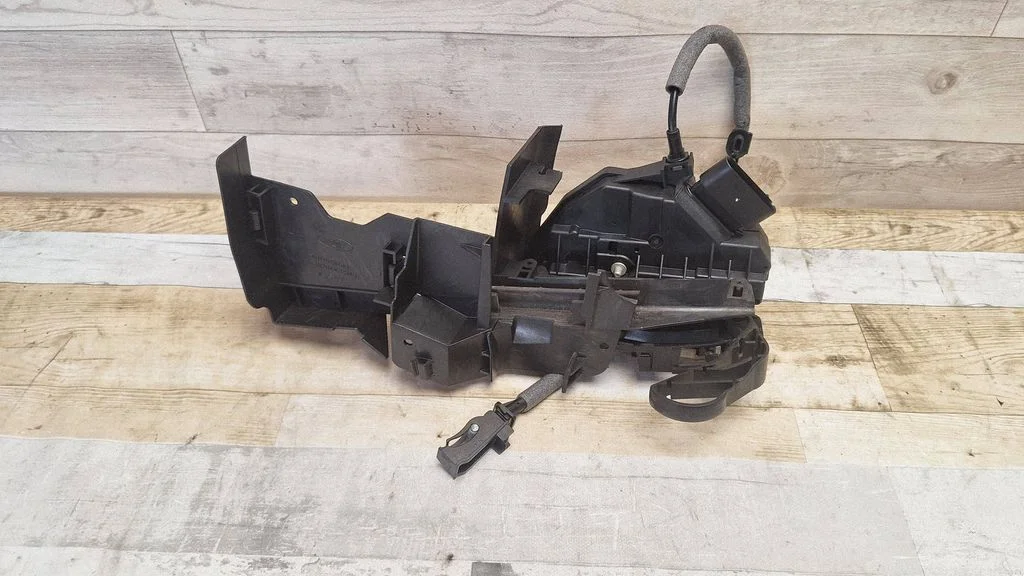 Zamek drzwi przednich BM5AA21812BE