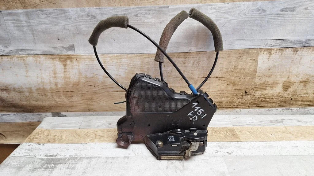 Front door lock – front right
