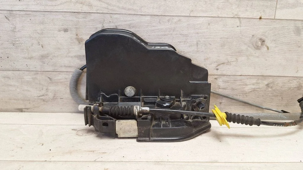Front door lock 7167071