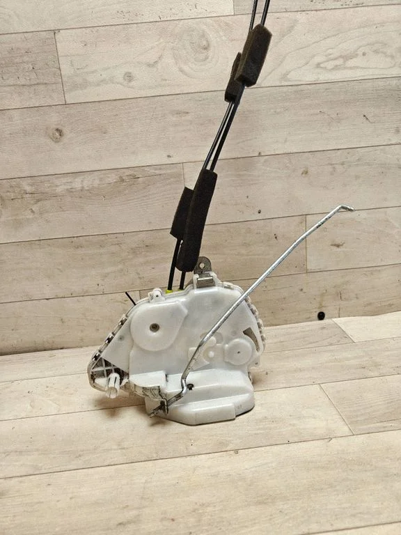 Front door lock – front left