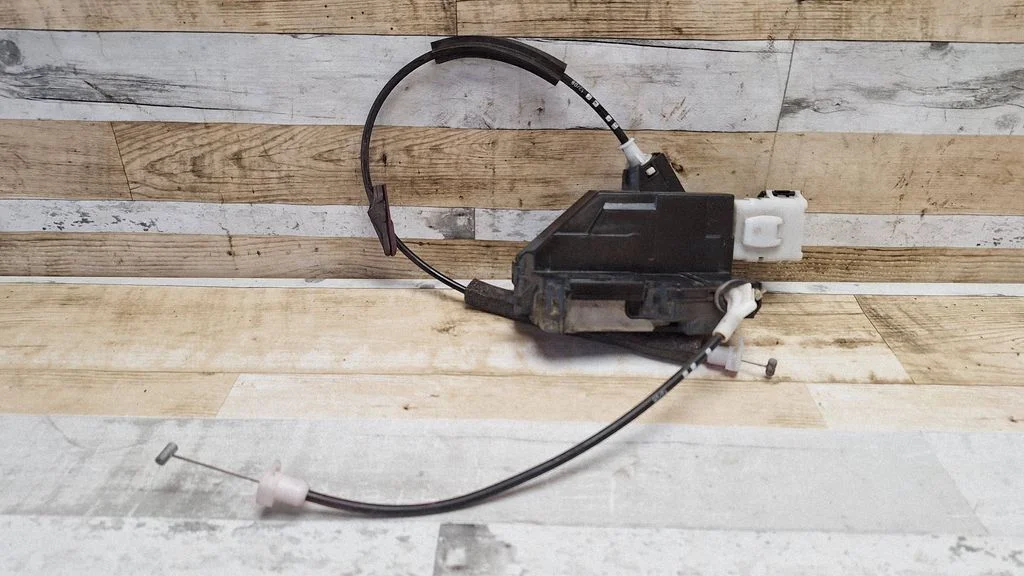 Front door lock A01778