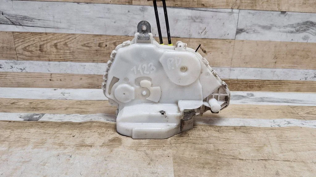 Front door lock 72111SMGG0