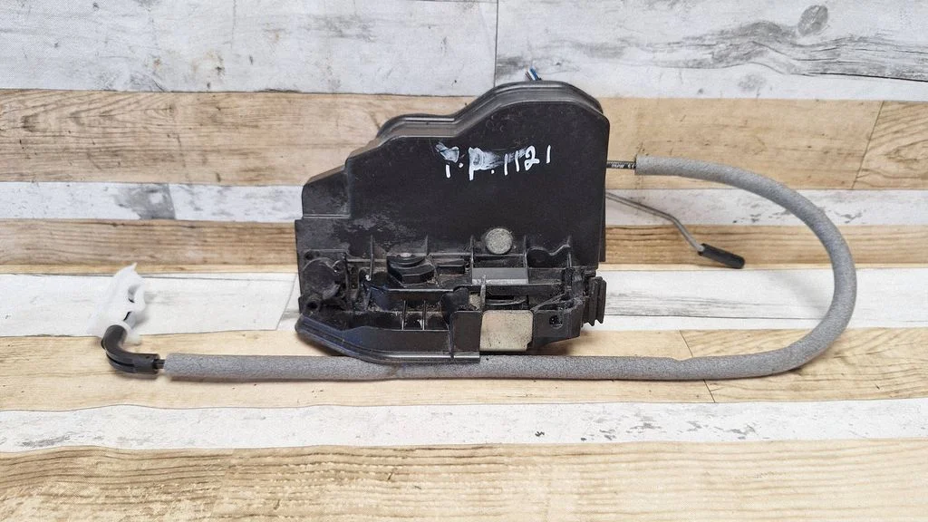 Front door lock – BMW 1 Series E81 E87 (2004-2011)
