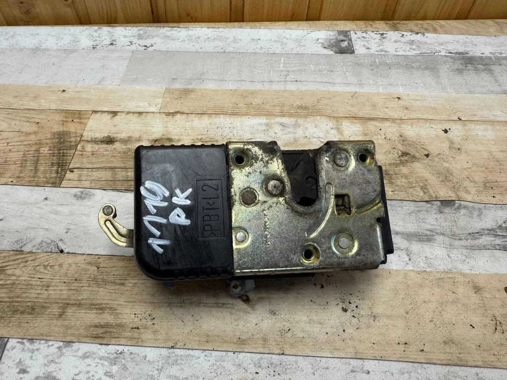 Front door lock – front left