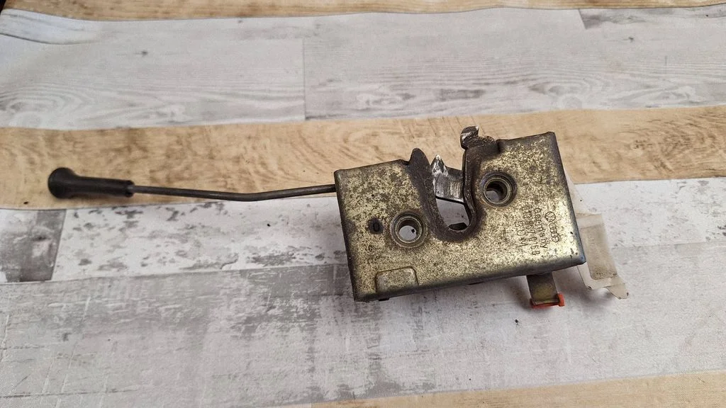 Front door lock 813837016B