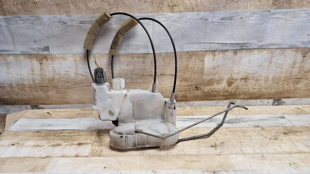 Front door lock – front left