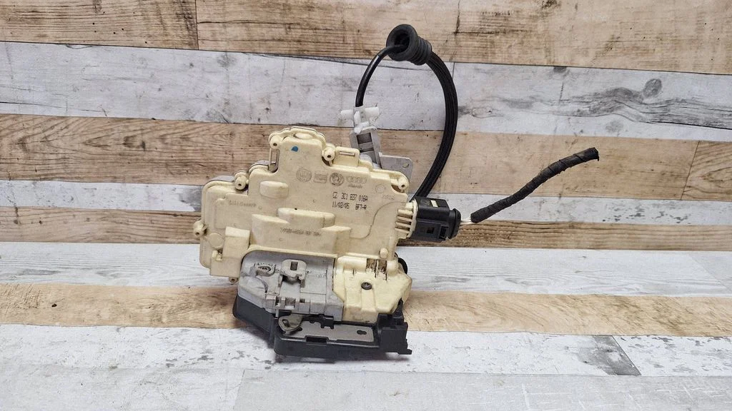 Front door lock 3C1837016A