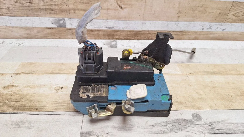 Front door lock – Volvo S80 (1999-2003)