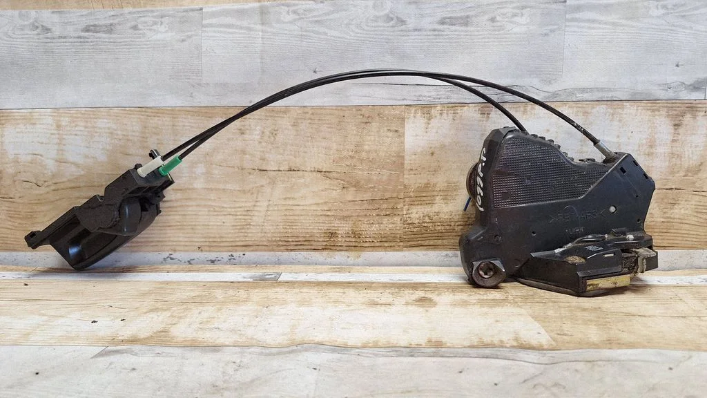 Front door lock – front right
