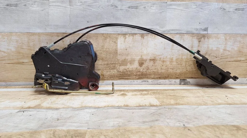 Front door lock – front left
