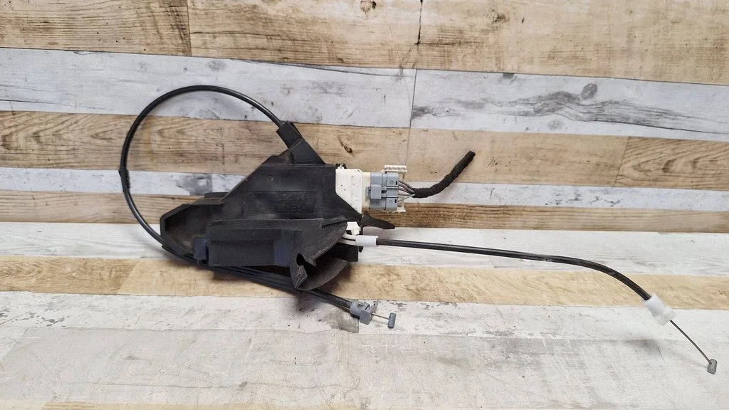 Front door lock 96834177