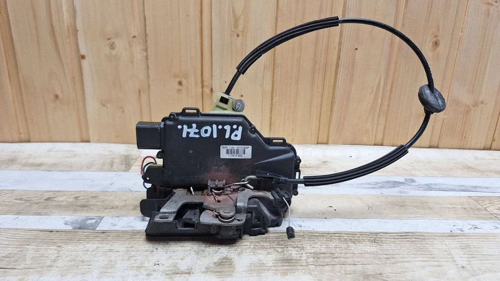 Front door lock 837015AP